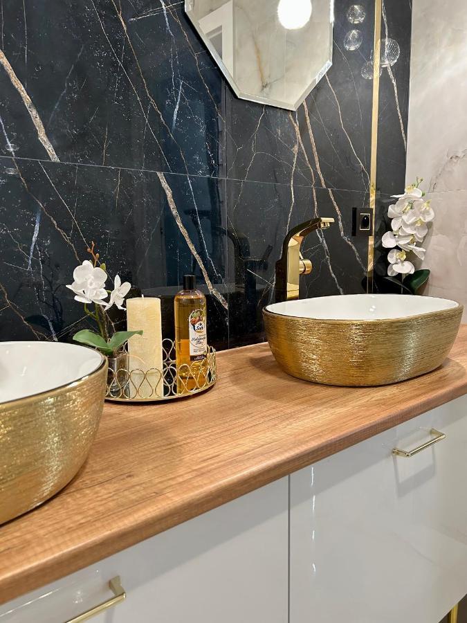 Golden Luxury Suite Nowy Dwór Mazowiecki Екстериор снимка