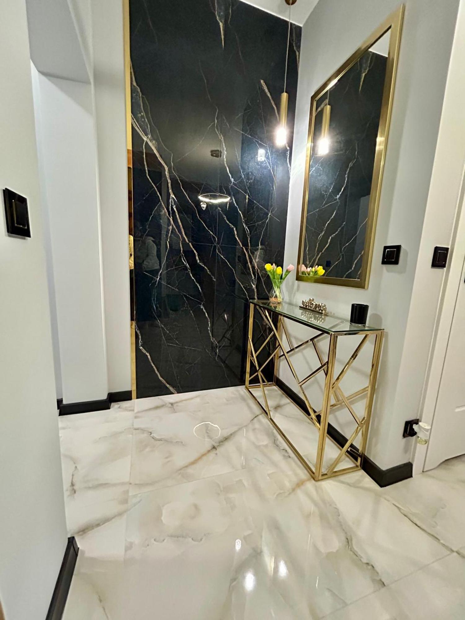 Golden Luxury Suite Nowy Dwór Mazowiecki Екстериор снимка